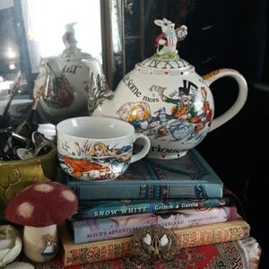 Alice in Wonderland teapot and cup